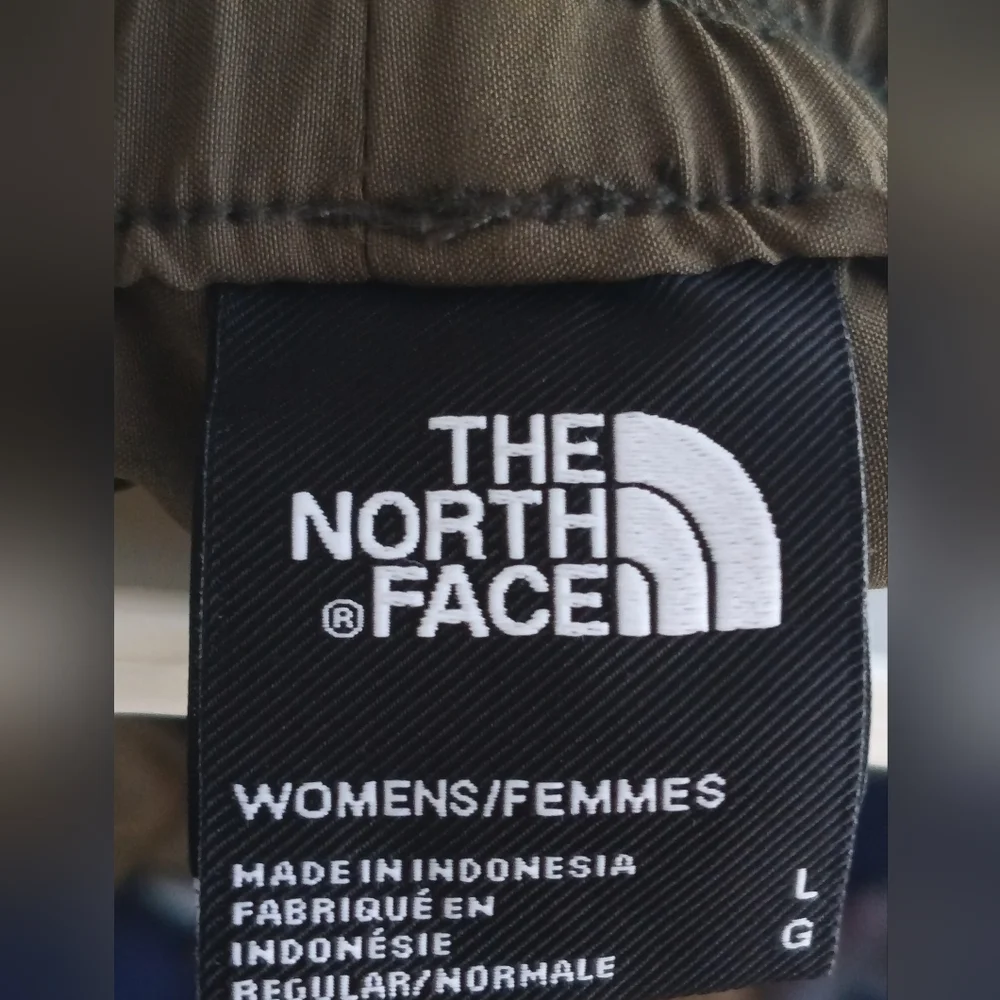 The North Face Pants Women L Olive Cargo Sustainability Streetwear Functionality